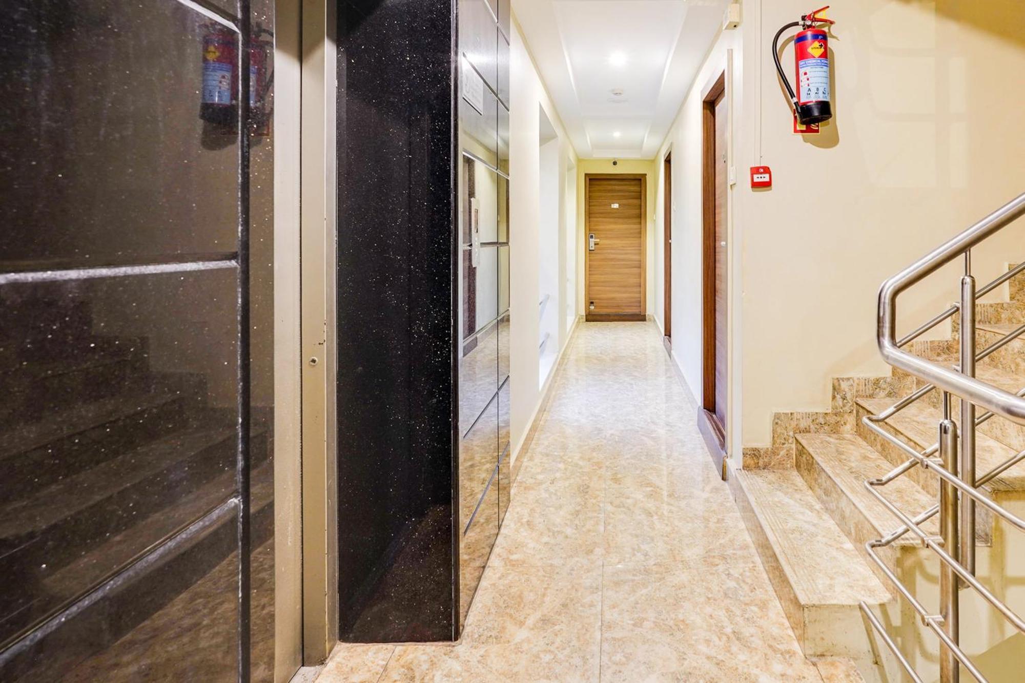 Super Townhouse Oak Kodambakkam Formerly Cine City Chennai Luaran gambar