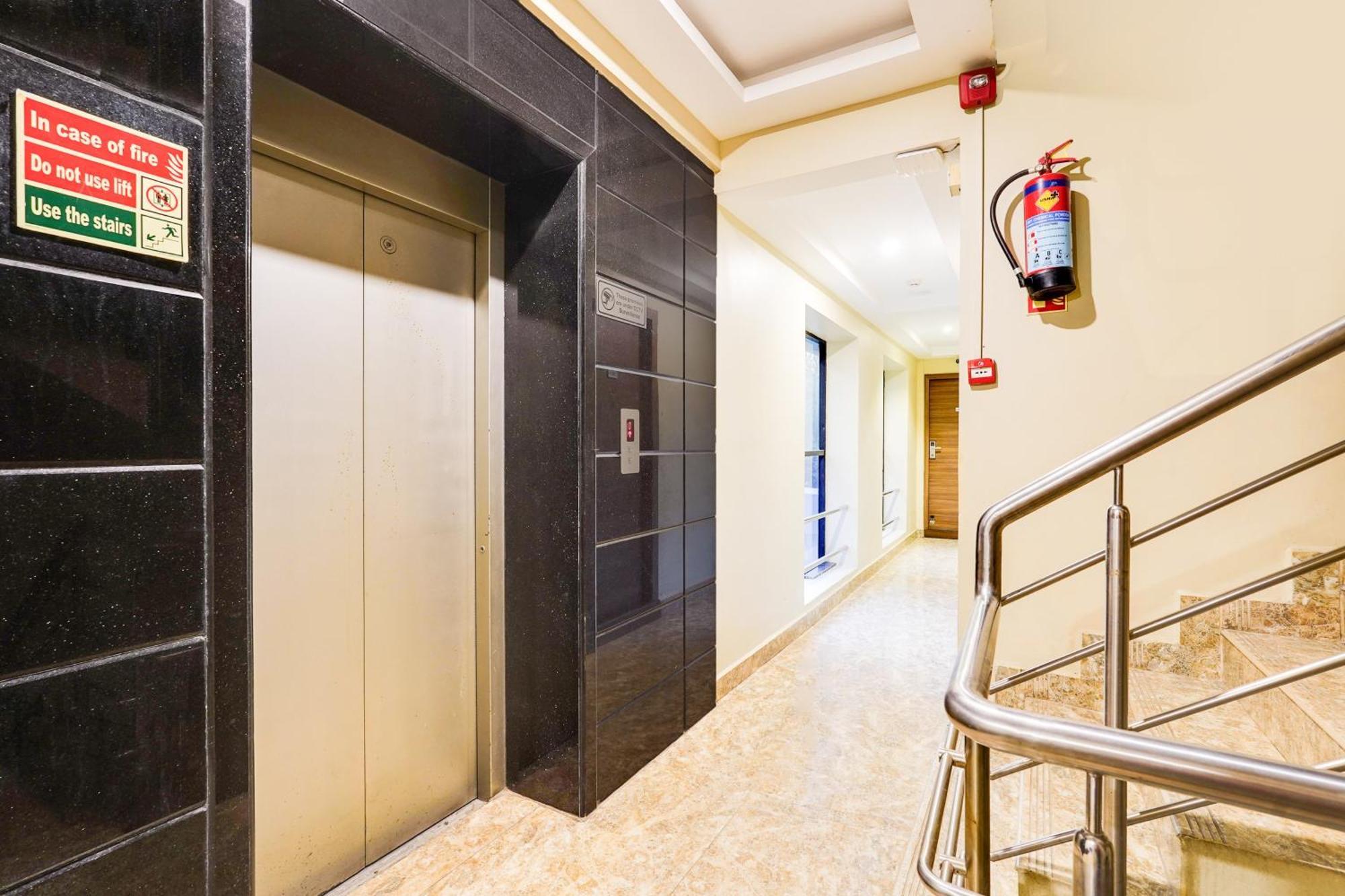 Super Townhouse Oak Kodambakkam Formerly Cine City Chennai Luaran gambar